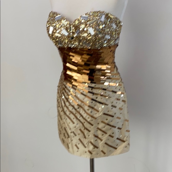 Short, Very Short 👗 - Picture 3 of 6